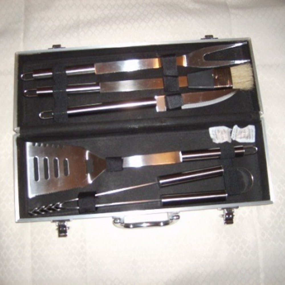 New 5 Piece Barbeque Tool Set In Metal Carrying Case Never Used Grilling